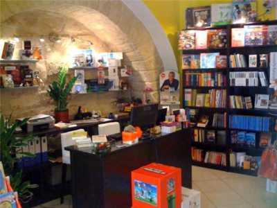 L'interno della libreria La Sapientia di Capurso